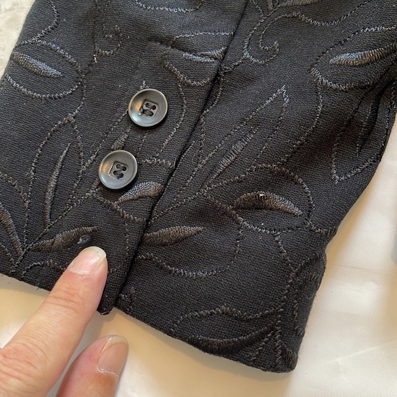 Kate Hill women’s black 3 button blazer with embroiled flower design size 2X - Picture 9 of 12